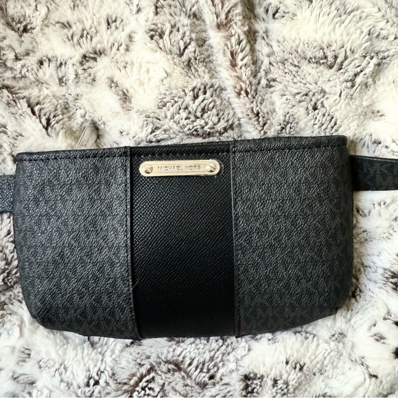 Michael Kors Signature Fanny Pack Belt Bag Black - Picture 3 of 3